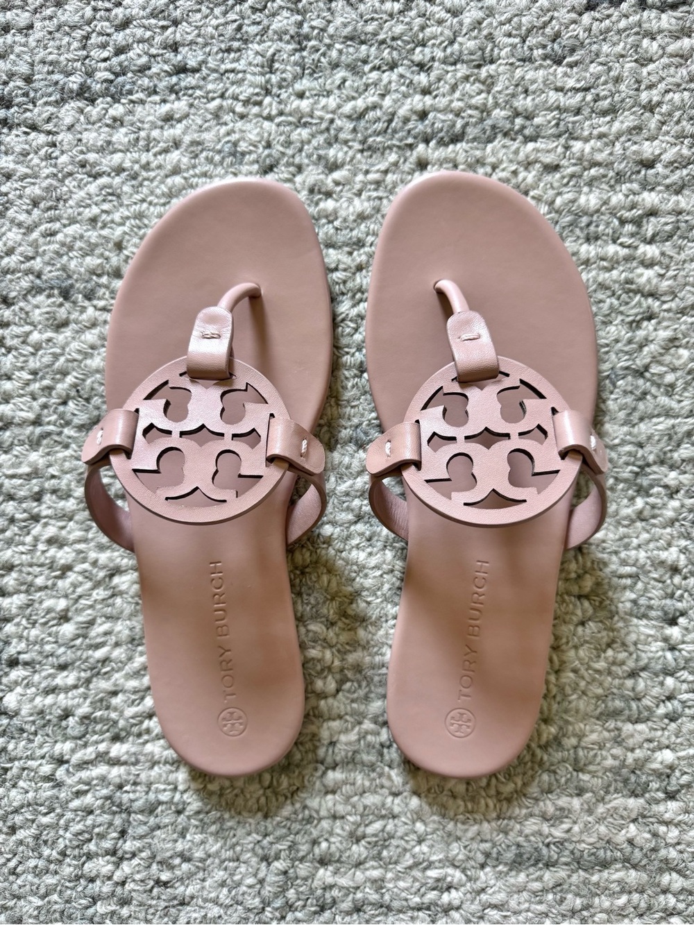 Tory Burch Miller Thong Sandal in Light Makeup Sand Size 8 - Picture 4 of 5